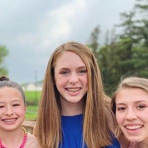 Meet your Posher, Emi